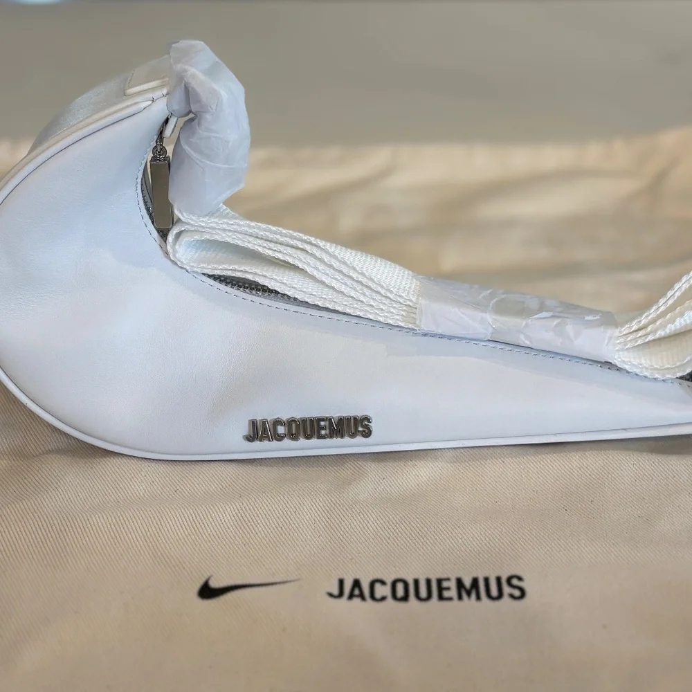 Nike x Jacquemus Swoosh Bag - Picture 1 of 5